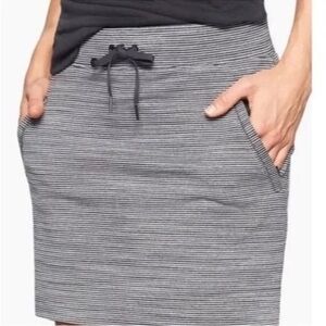 Athleta Modern Metro Grey Stretch Striped Golf Tennis Skirt Skort Women's S